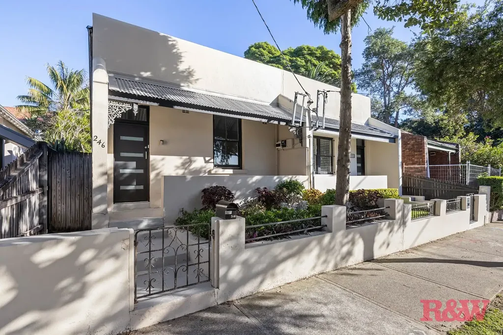 Charming Single-Level Terrace in a Prime Lifestyle Location