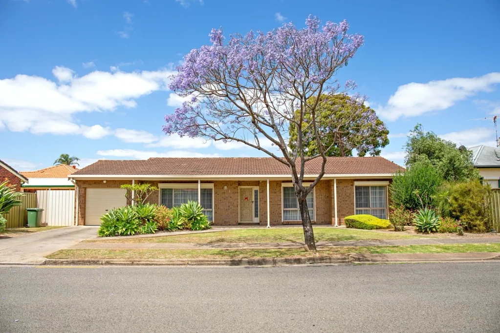 GREAT HOMETTE IN FANTASTIC LOCATION. Available 5/9/26 (Please register for open inspection as occupied)