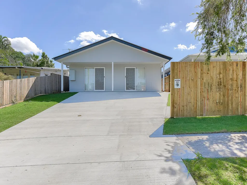 MODERN FURNISHED STUDIO IN LOWSET BUILDING