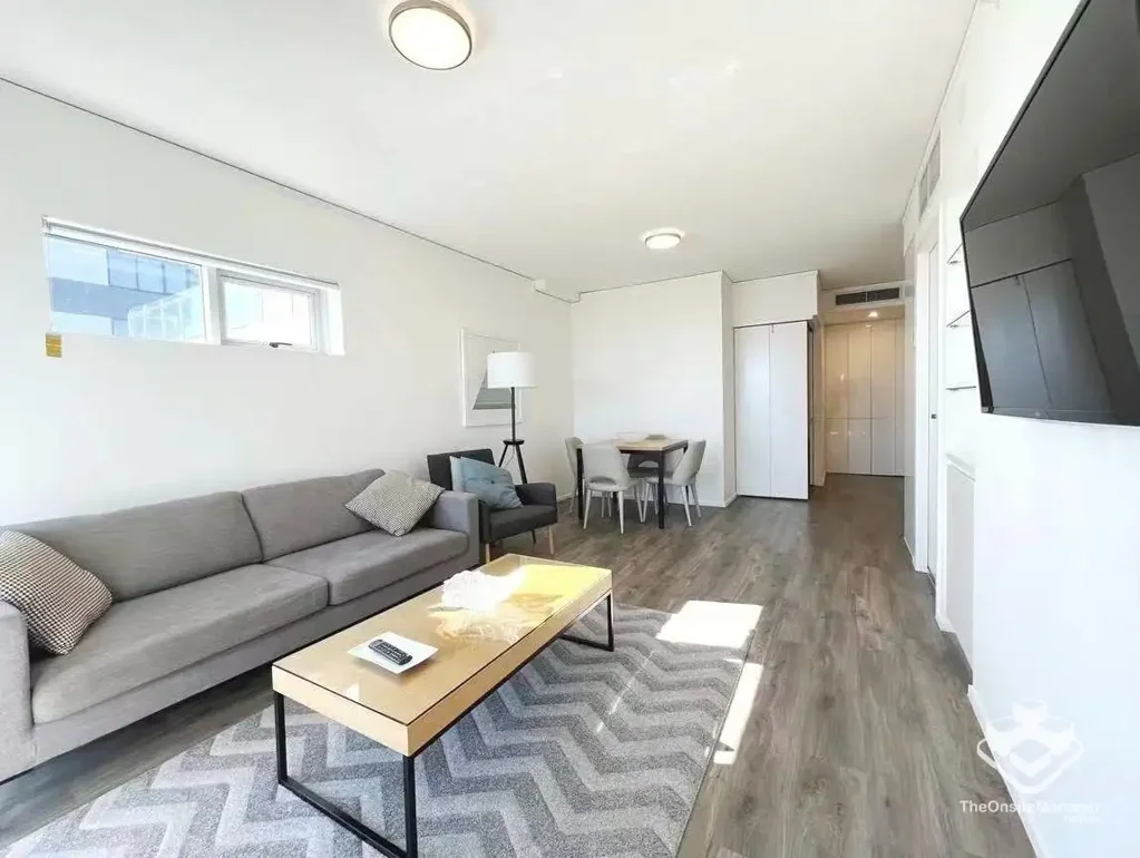 Fully Furnished One-Bedroom + One Large Study Apartment with Stunning Views in the Heart of Bowen Hills