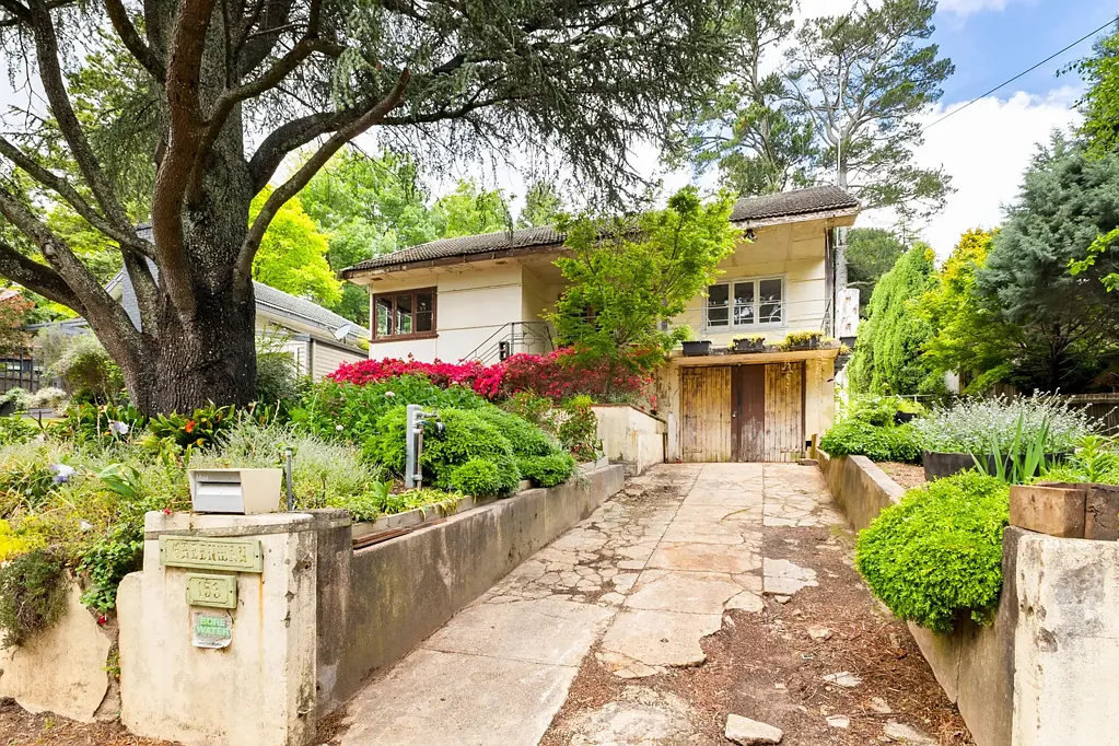 153 Govetts Leap Rd, Blackheath, NSW 2785