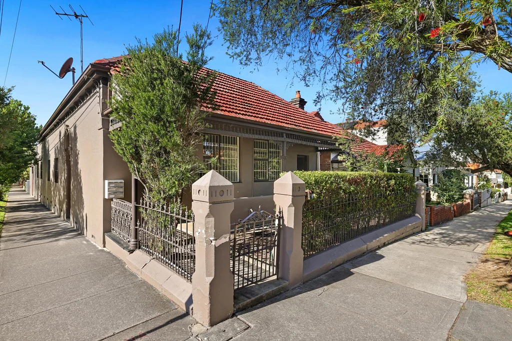 Stanmore 5Kwarto Inner West Opportunity: Four Dwellings, Endless Possibilities