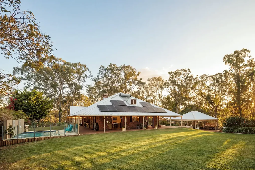 Karana Downs 5房 建筑师设计的半乡村式世外桃源，极致家庭生活方式 Architect designed semi-rural sanctuary, sublime family lifestyle. Auction on-site Sunday 4th October @11am