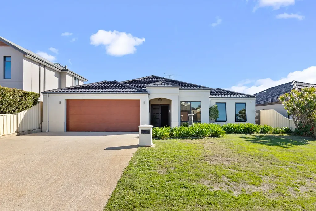 Madeley 4침실 SPACIOUS FAMILY LIVING WITH RESORT STYLE ENTERTAINING!
