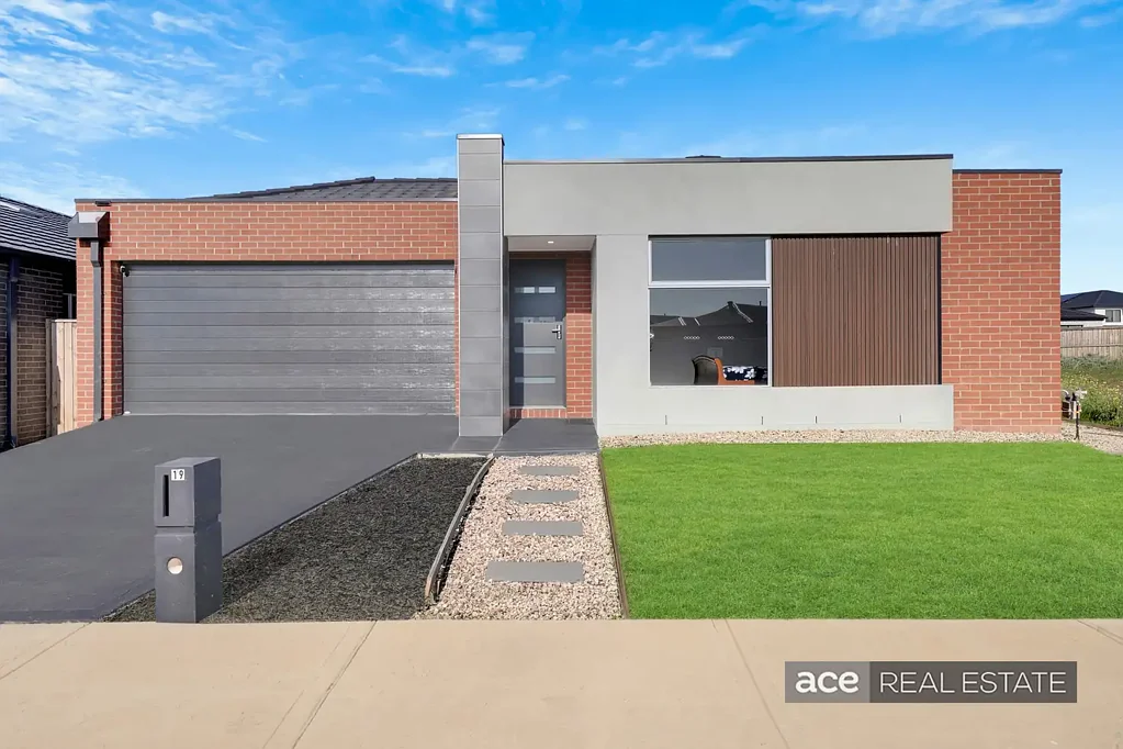 Modern Family Living in the Heart of Manor Lakes
