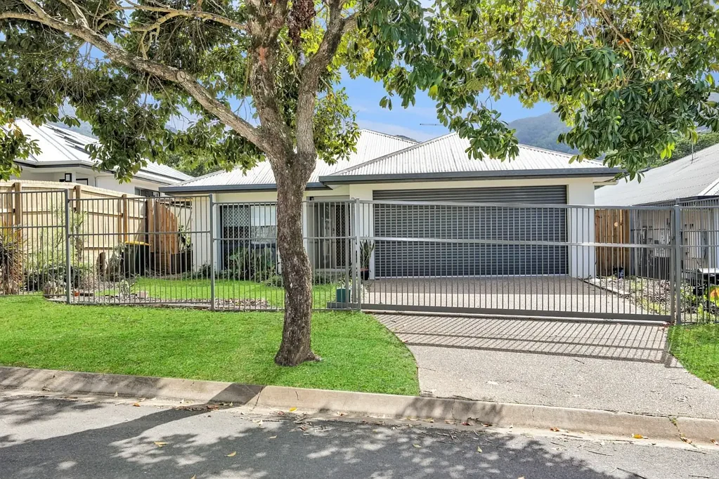 Edmonton 3غرفة نوم Fully fenced and all split system air conditioning....
