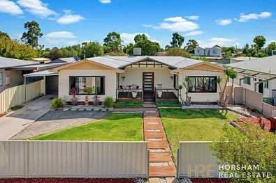 Horsham 3房  Decked Out for Entertaining on 1/4 Acre