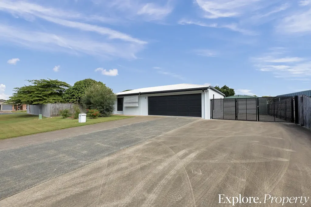 Spacious family home with Shed!
