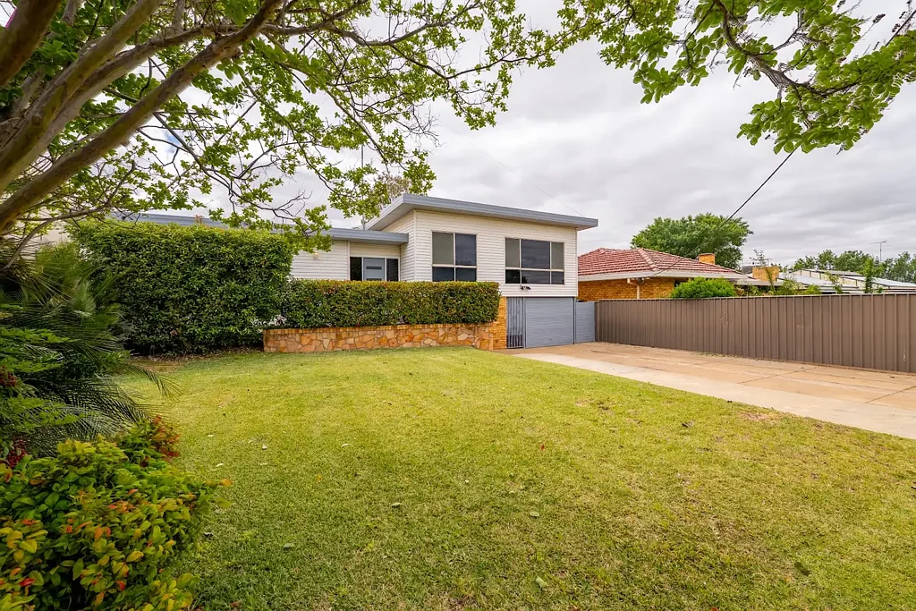 13 Hickey Crescent, Griffith, NSW 2680