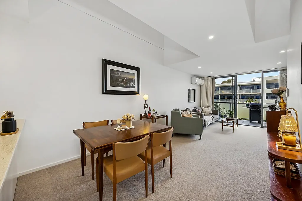 Amaroo 1ห้องนอน A Light-Filled Haven of Architectural Elegance in Amaroo