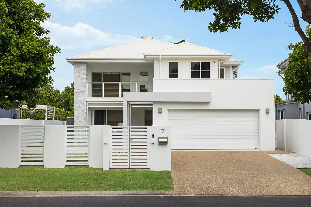 Helensvale 5कमरा Auction On Site, Thursday 27 August at 3pm