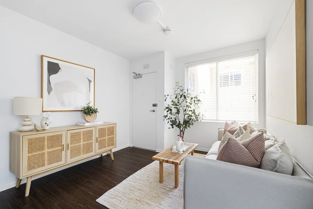 Dee Why 1房  Easy-care Dee Why apartment with sunshine, smart interiors and superb connectivity