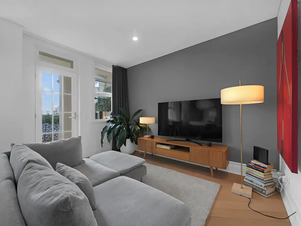 Potts Point 1房 Potts Point 中心，历史特色与现代舒适兼备 Heritage character with contemporary ease in the heart of Potts Point