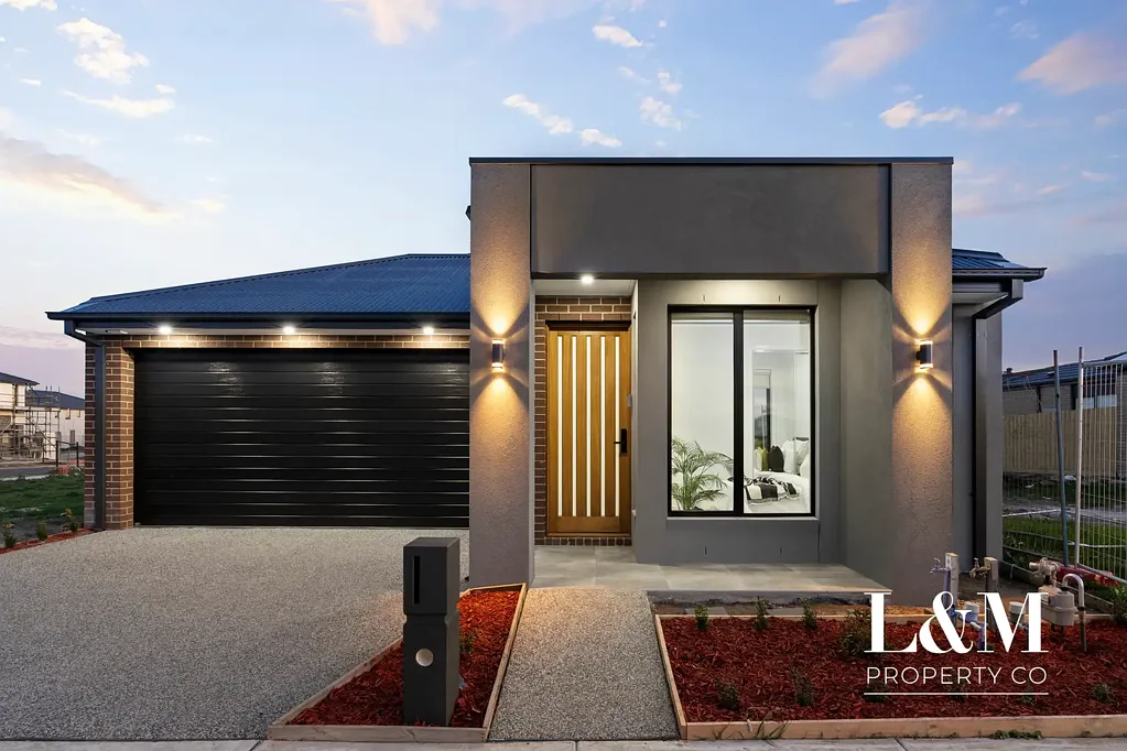 Greenvale 4 Bedroom Turnkey Perfection - Greenvale Gem