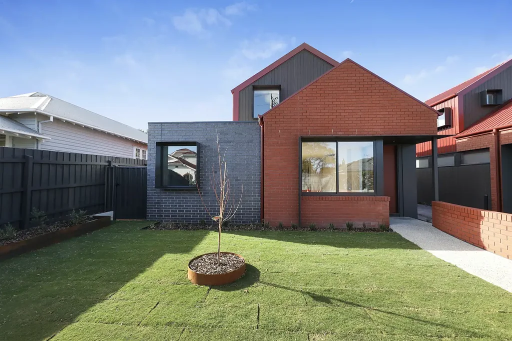 Ultimate Space & Storage: Executive 3-Bed with Double Garage!