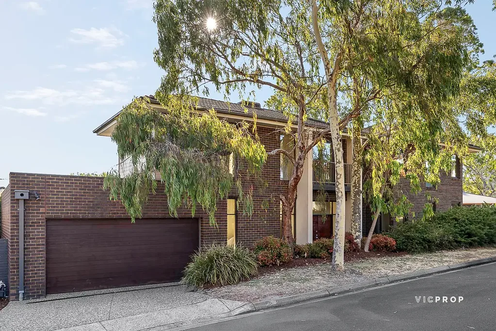 143 Ernest Jones Drive, Macleod, VIC 3085