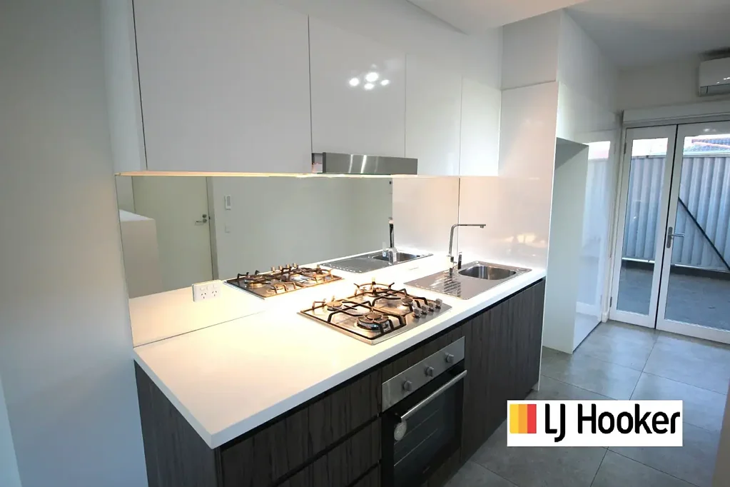 MODERN GROUND FLOOR SPACIOUS STUDIO APARTMENT.