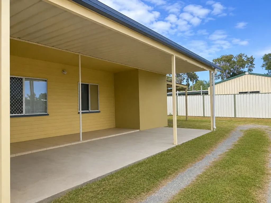 AFFORDABLE, MODERN AND CONVENIENT DUPLEX JUST MINUTES FROM THE BEACH!