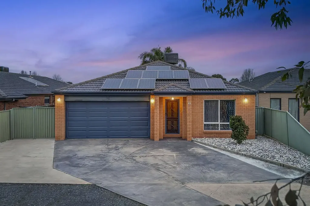 Shepparton 4chambre The Brief: Family Space, Poolside Living and Everyday Convenience