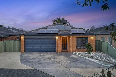 Shepparton 4कमरा The Brief: Family Space, Poolside Living and Everyday Convenience
