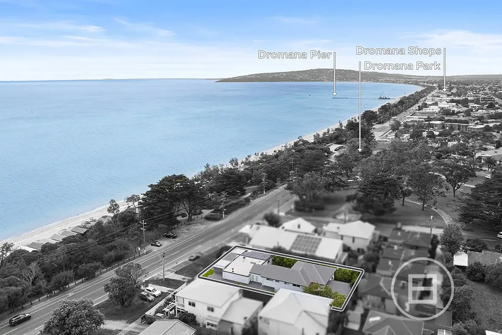 Dromana 5房 海滨瑰宝 专属水景 四卧两卫 管家厨房 独立第二翼 灵活空间 塔斯马尼亚橡木 Expressions of Interest closing Monday 15th June at 12pm (unless sold prior)