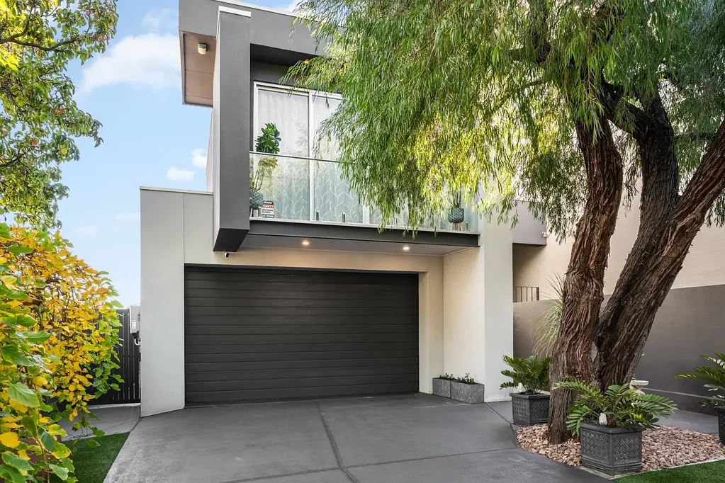 Glen Osmond 4ห้องนอน Eastern suburbs edge, architectural ease - Glen Osmond without compromise