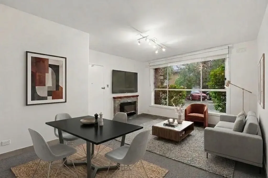 LIGHT-FILLED LIVING IN A QUIET TREE-LINED SETTING!