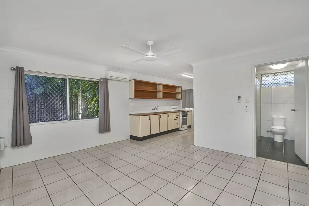 UNFURNISHED UNIT CLOSE TO TOWN!