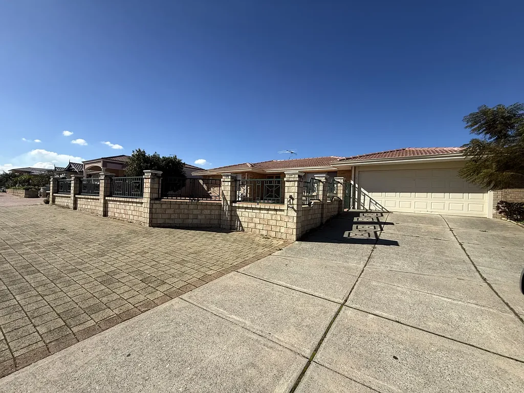 HUGE FAMILY HOME!