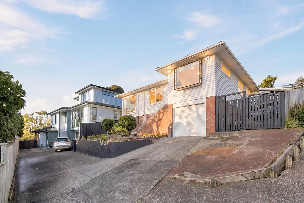 Glenfield 3બેડરૂમ Freestanding Home with Sun, Views & 667sqm Land