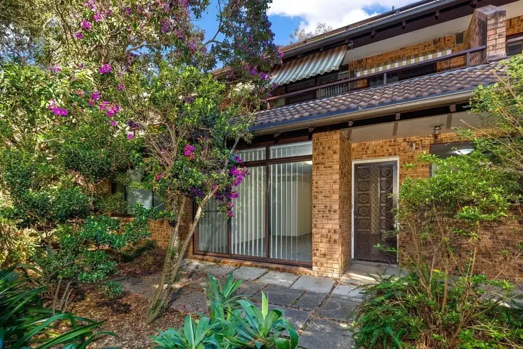 Spacious Villa Style Unit in the Heart of Epping