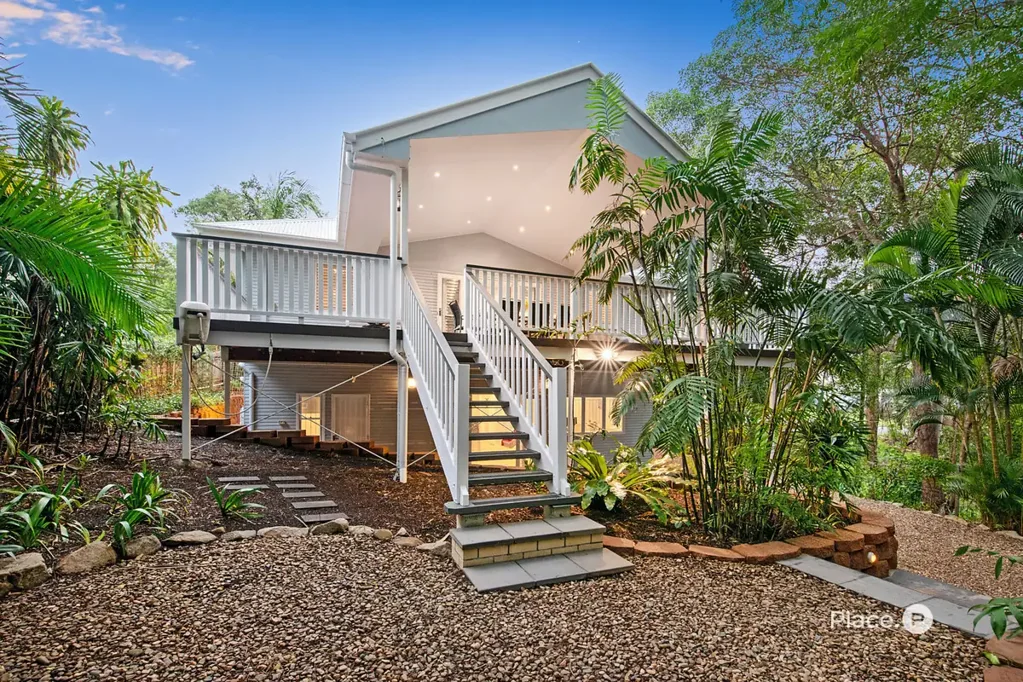 Tarragindi 4침실 Character, Space and Stunning Outdoor Entertaining