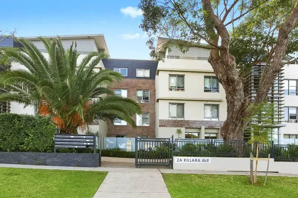 SPACIOUS 3 BEDROOM APARTMENT IN BLUE RIBBON SUBURB!