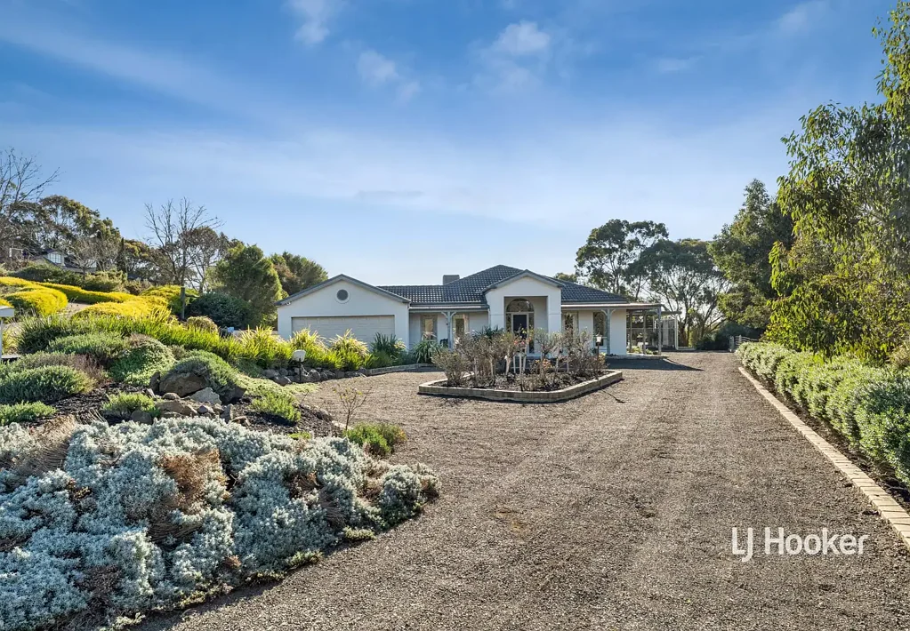 Broadford 4Moenga Grand Location, Grand Family Home with Spectacular Views