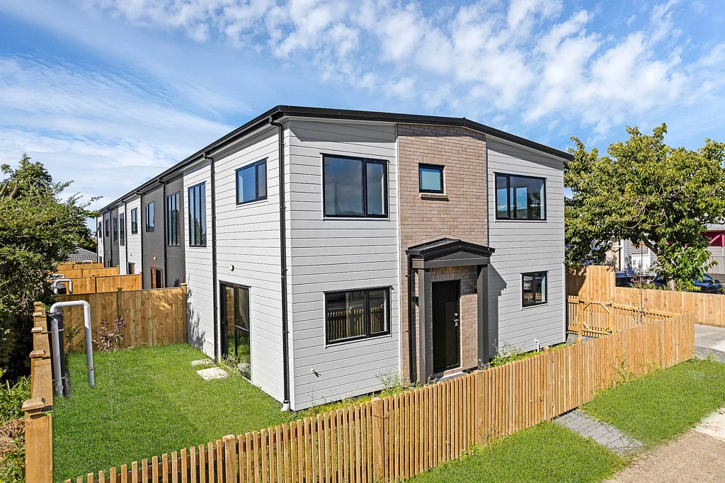 Mangere East 3 Slaapkamer BRAND NEW AND SPACIOUS HOUSE