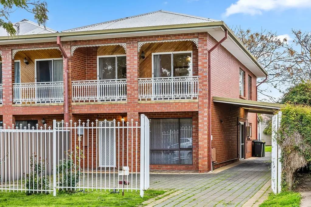 Holden Hill 3 Bedroom Townhouse Ease with Lifestyle Perks.
