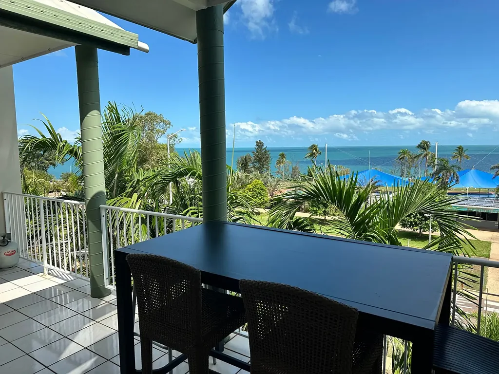 Top floor Apartment with Stunning Foreshore views!