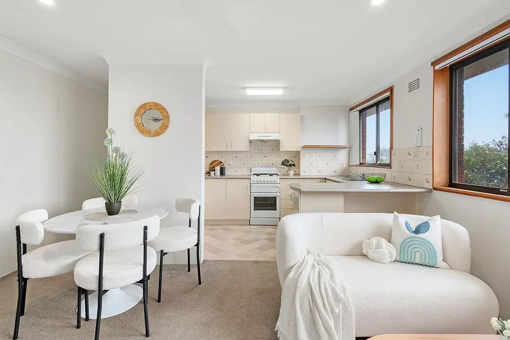 Drummoyne 2 Slaapkamer Laidback, Light and Airy Top Floor Apartment in Supreme Lifestyle Pocket