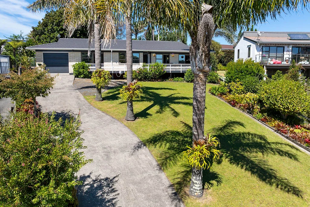 Clarks Beach 3 Slaapkamer Land, Views & Lifestyle