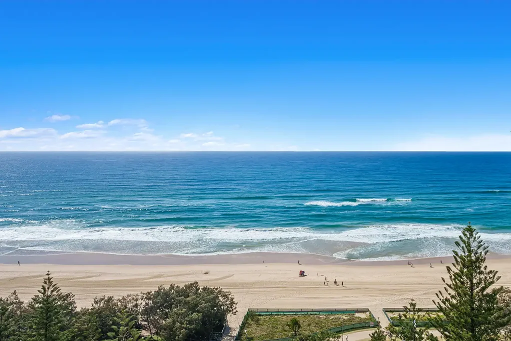 Surfers Paradise 2 Bedroom Beachfront 2bed - Must Be Sold