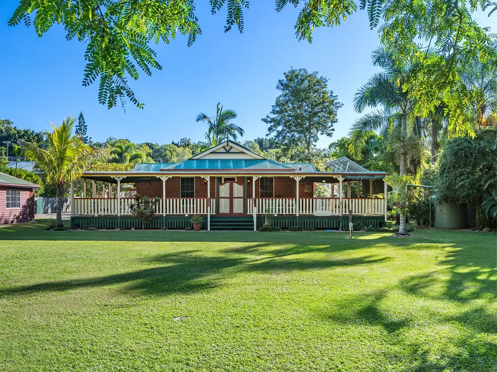Holland Park West 5 Bedroom Prime Opportunity For Home Business & Subdivision  Large Dual Living Block (NOT heritage listed)
