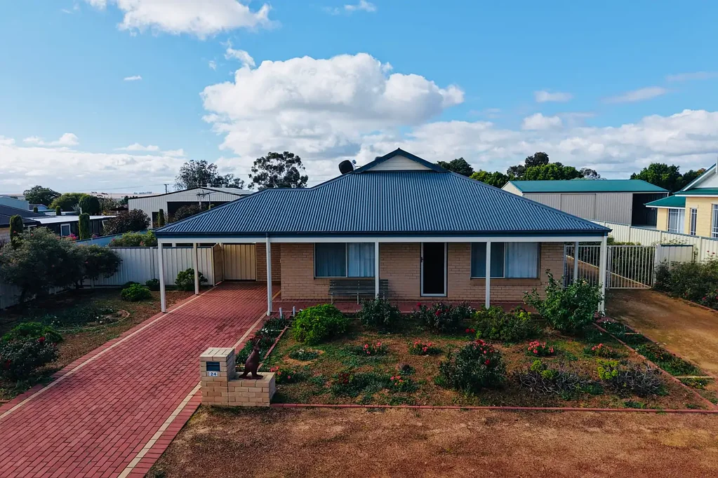 24 Reid Street, Quairading, WA 6383
