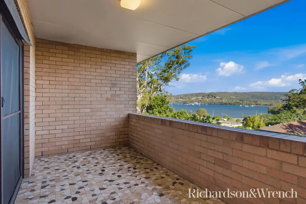 Gosford 3Zimmer Light-Filled Top-Floor Apartment with Stunning Water Views