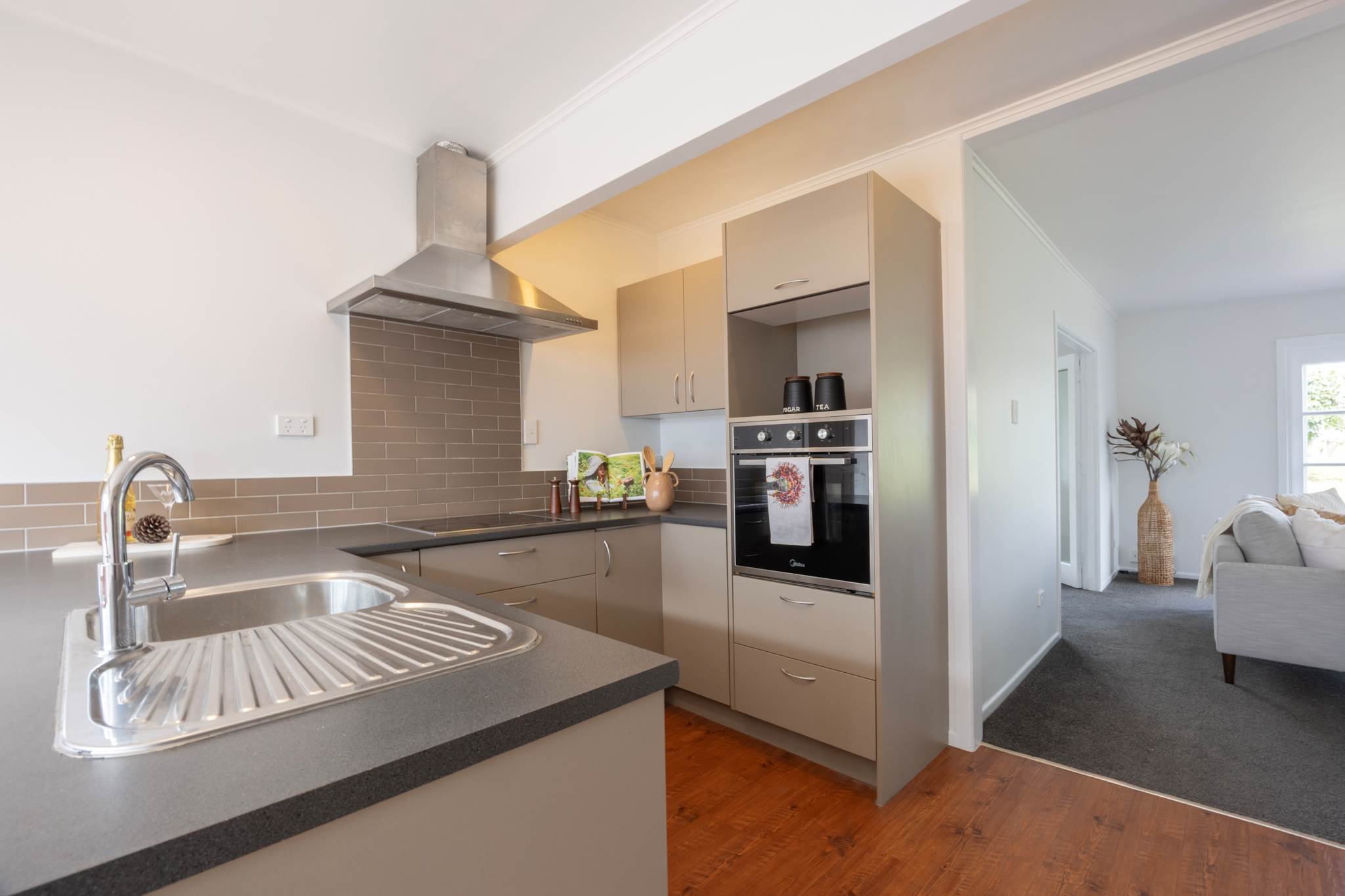 1/12 Neil Avenue, Te Atatu Peninsula, photo 3
