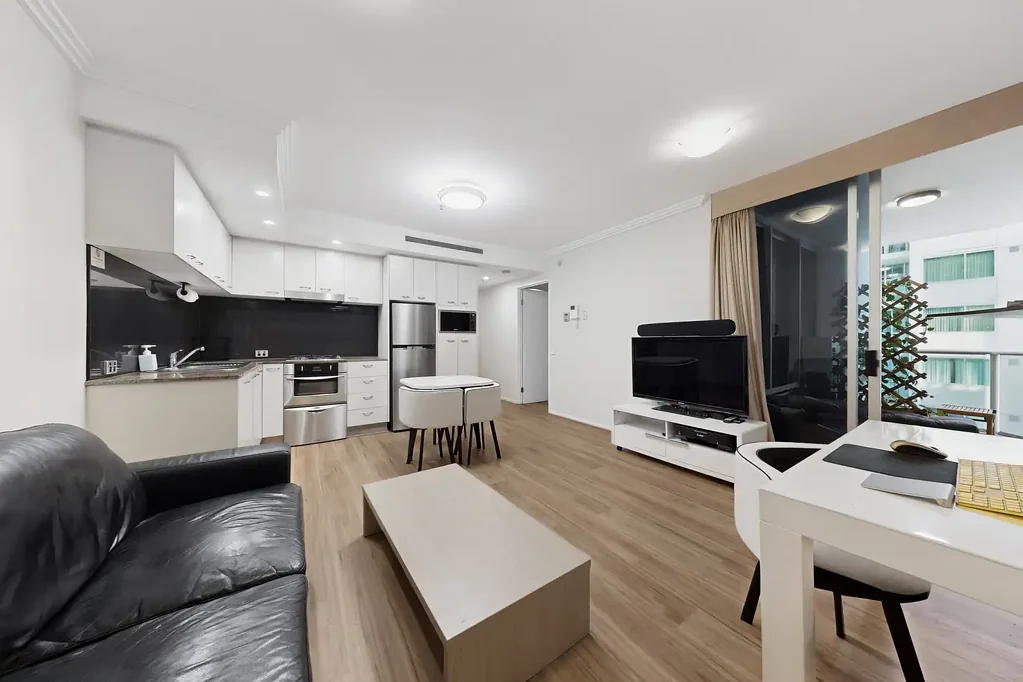 Brisbane City 1कमरा One Bedroom Plus Study with Vacant Possession Available!