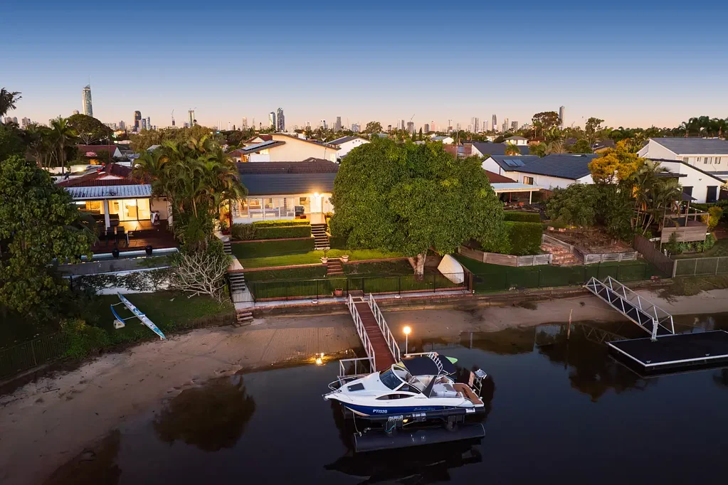 Benowa 4房  The Ultimate Waterfront Entertainer in Benowa