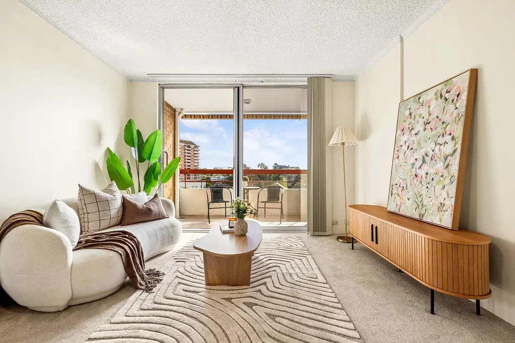Strathfield 2房 阳光充沛的居所，尽享极致 Strathfield 生活 Sunlit retreat for the ultimate Strathfield lifestyle