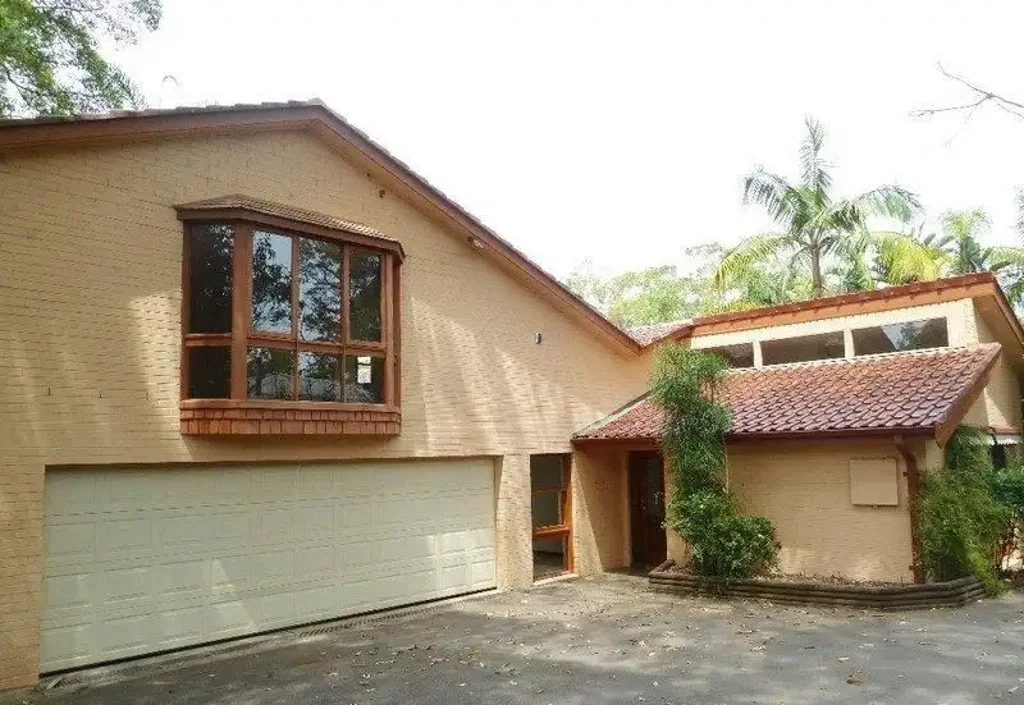 Spacious Family Home with Pool