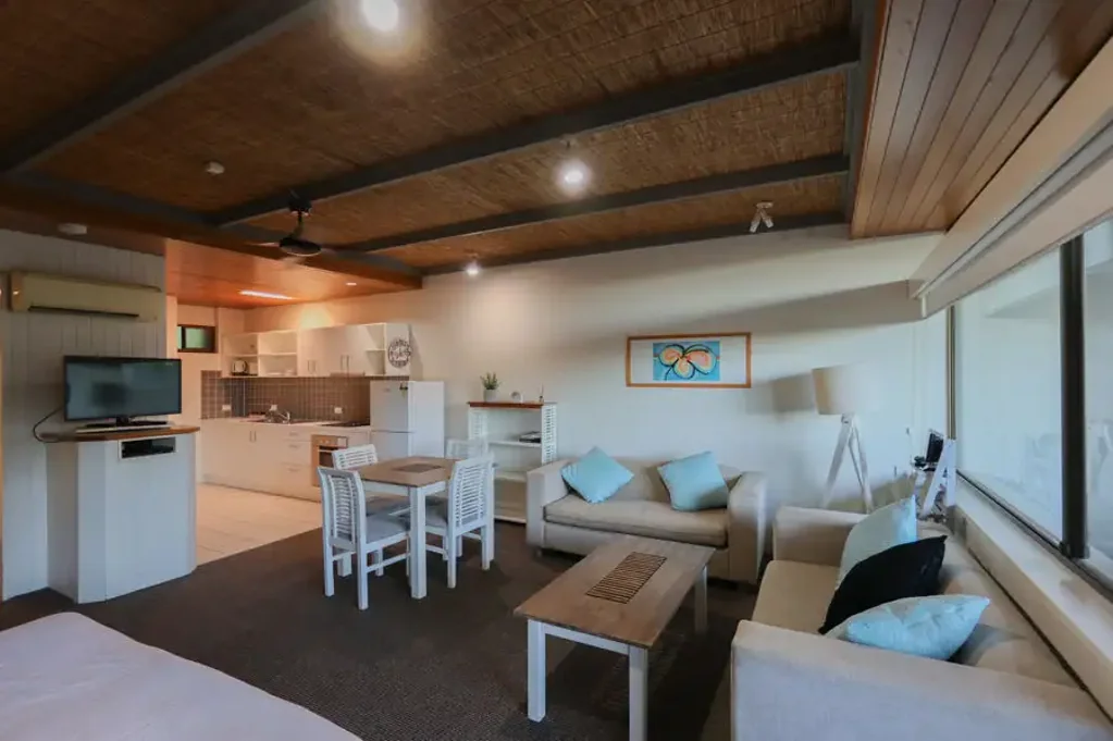 FULLY FURNISHED COASTAL STUDIO IN SAPPHIRE BEACH