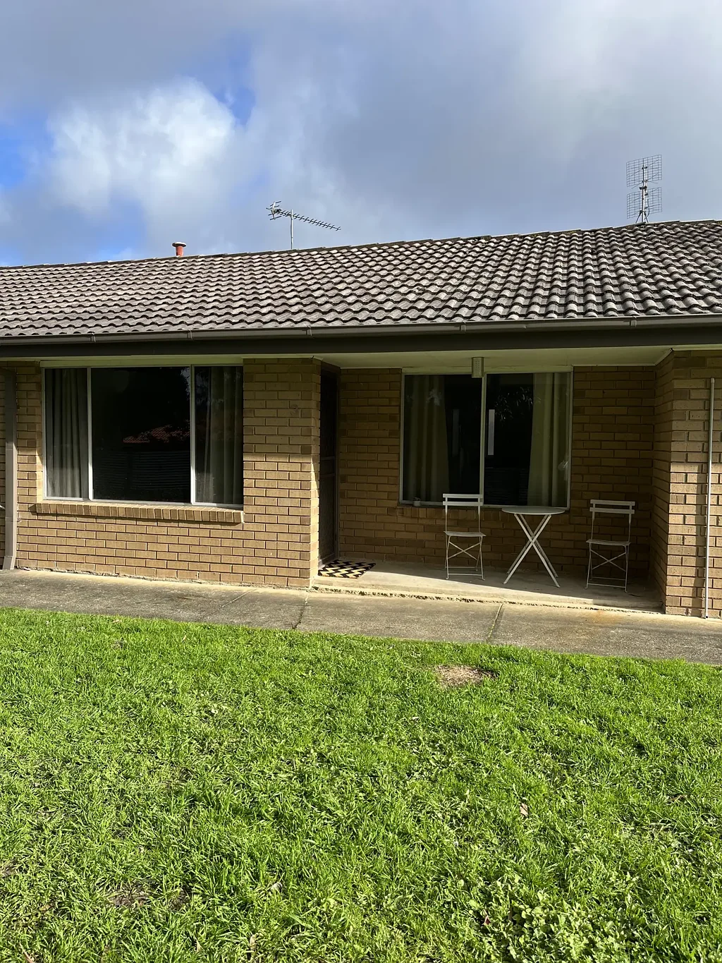 RECENTLY UPDATED 1 BEDROOM FLAT IN EXCELLENT CONDITION